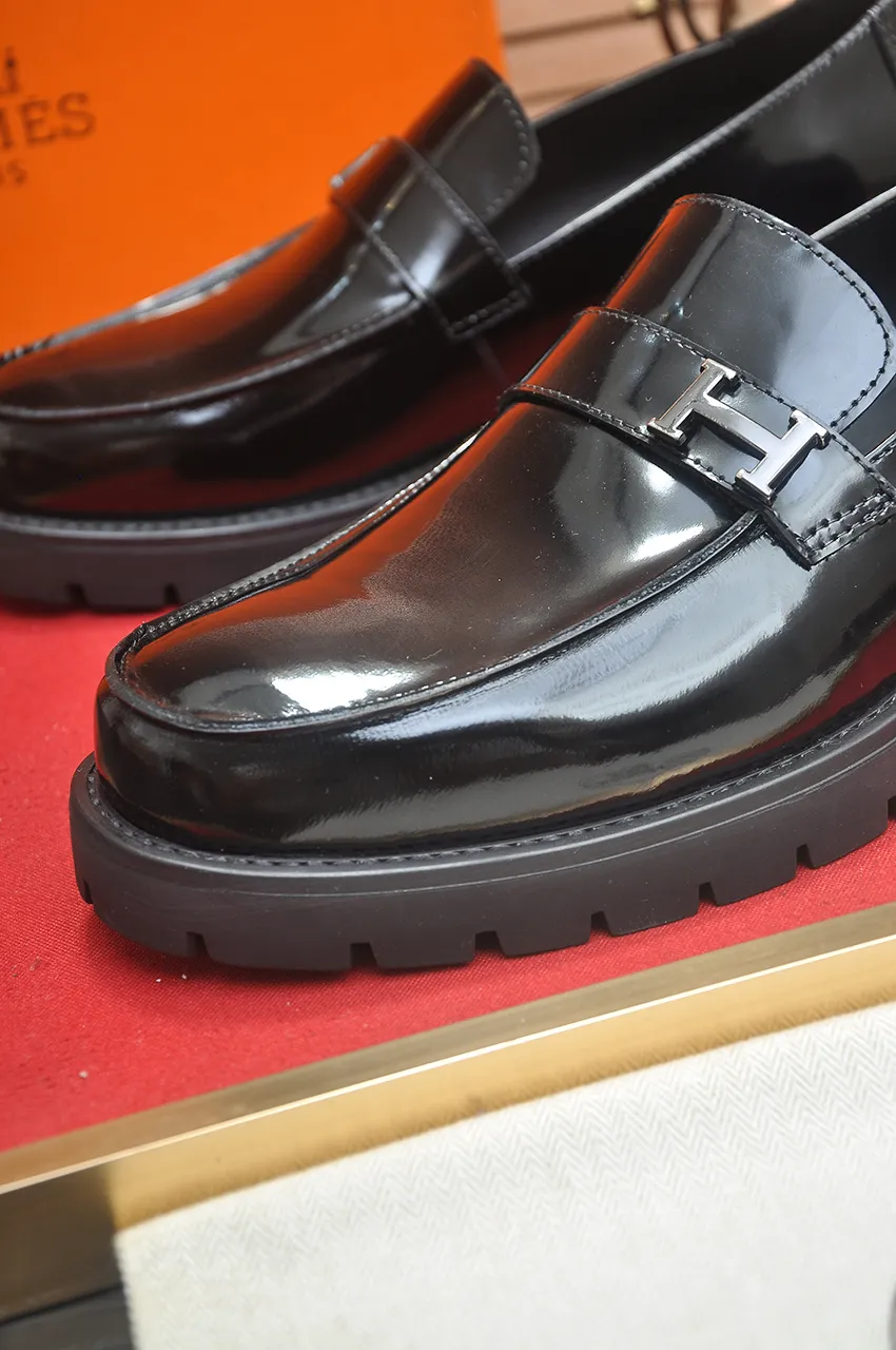 Factory price 500💶[HERMES] (cowhide lining)🍀Italian top luxury🍀He does not pursue novel styles and gorgeous colors, but attracts the favor of successful men with his flawless, elegant and classic style. Formal leather shoes This very comfortable, simple and stable style allows you to easily match any style! The pattern is absolutely 1:1 refined from the original case, and we strive for excellence in materials, imported cowhide + cowhide lining💪💪💪extraordinary texture👍! Code number: 38-45 (45 customized)